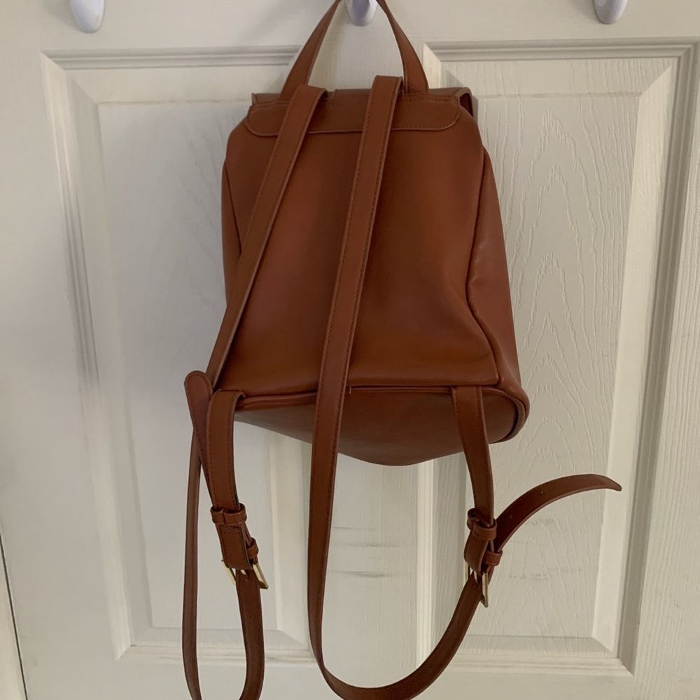 Backpack - Picture 2 of 3